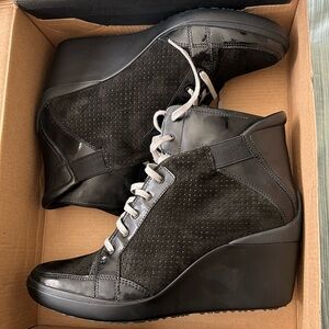 TSUBO wedge sneaker boots new never worn.
